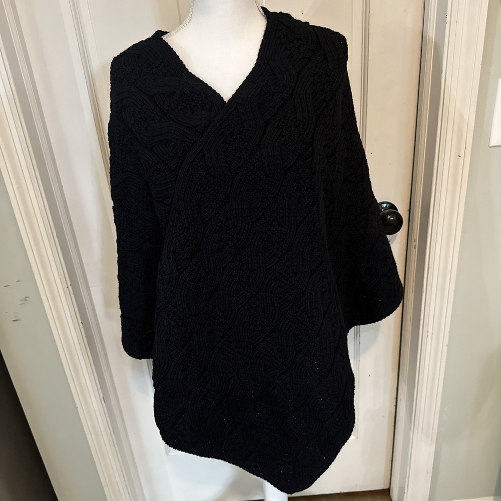 Aran Crafts NWT 100% Wool Cable Knit Fisherman V Neck Black Poncho Size XS/S